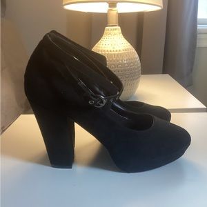 Dominique Nicole Strappy Pumps size 7